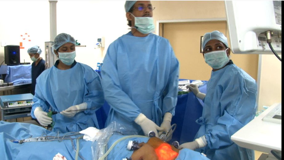 Dr. R. Padmakumar is one of the Best Thyroid Surgeon in India, who is an expert in performing Endoscopic Thyroidectomy. This image shows the endoscopic being placed through an incision at axilla and the surgeon viewing the internal structures on a computer monitor